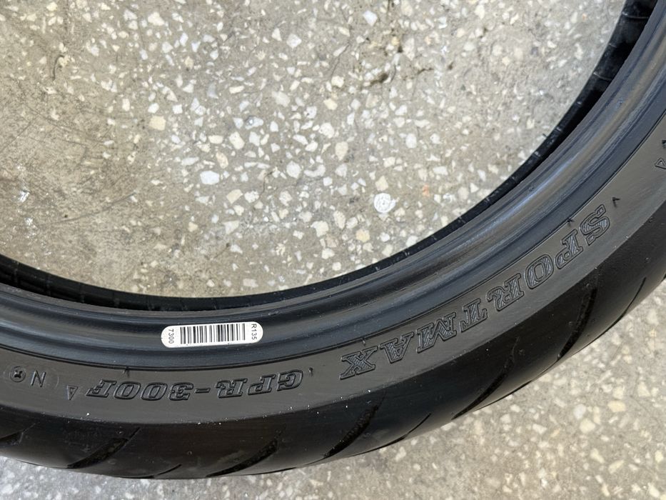 Anvelope Moto Dunlop SPORTMAX GPR-300F dimensiuni 110 70 R17 si 150 60 R17  DOT2022 kawasaki honda yamaha