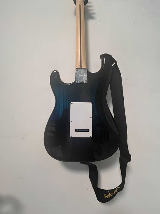 Електрическа китара Fender Squire Stratocaster