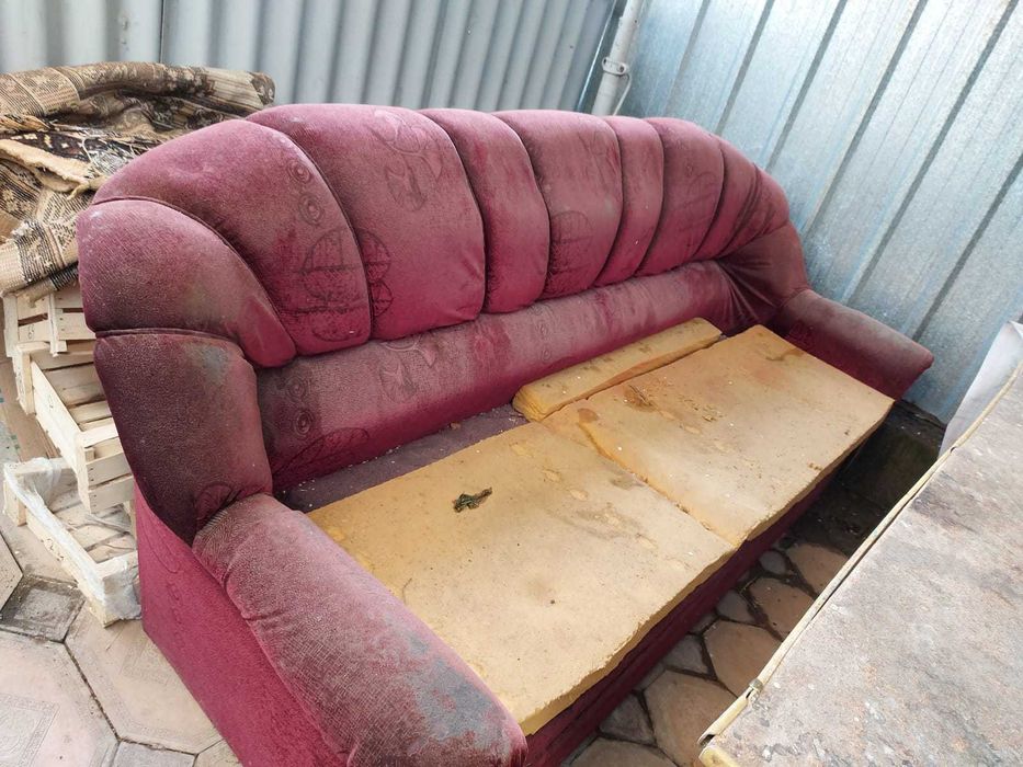 Продам диван с креслами