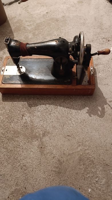 Продам швейную машинку