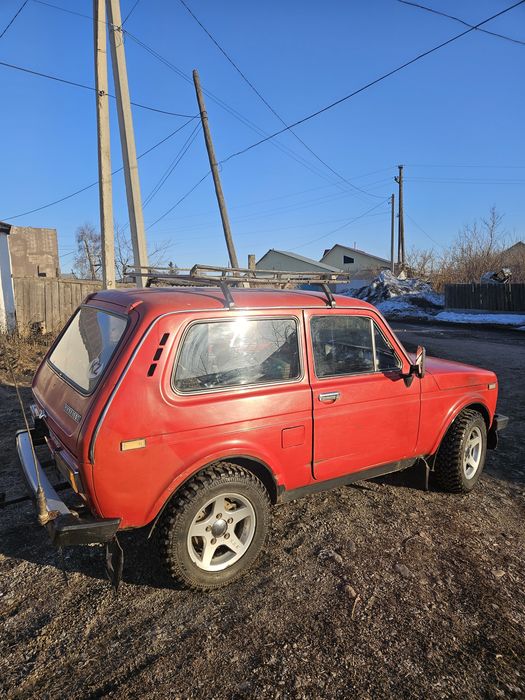 Автомобиль ваз лада 2121