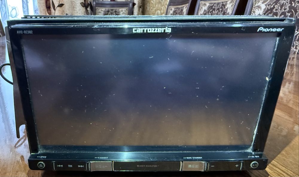 Pioneer Carrozzeria AVIC-RZ302 Magnitafon Sotiladi