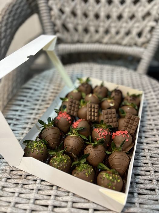 Клубника в шоколаде банан