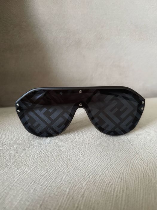 Очки солнцезащитные Fendi