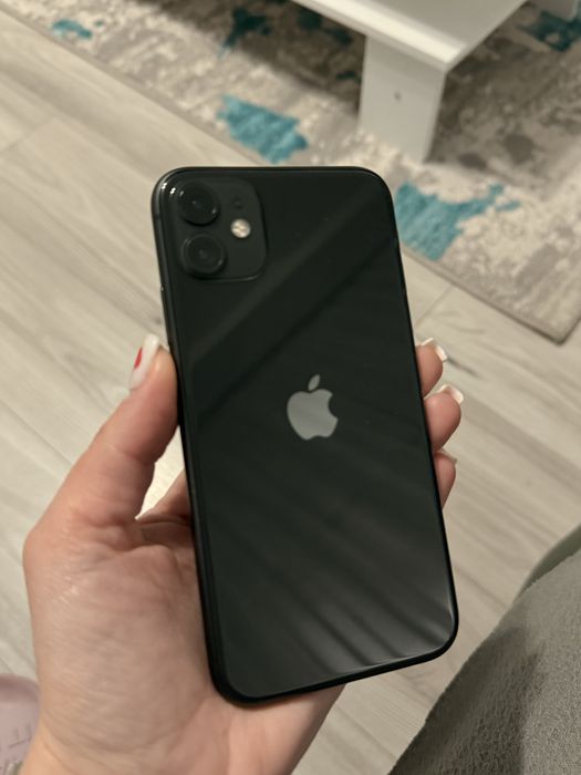 Iphone 11 . culoare negru . Arata impecabil .