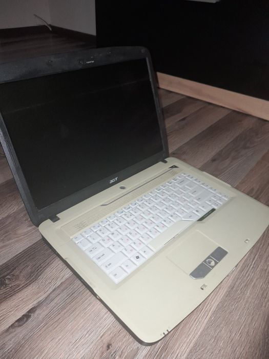 Продавам запазен лаптоп