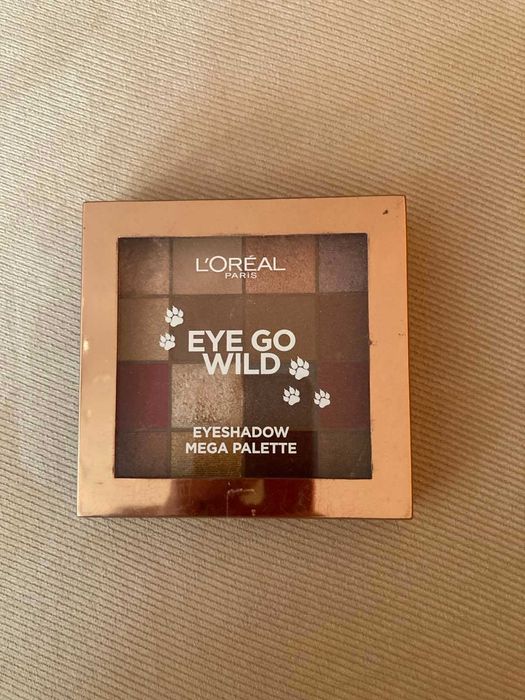 Продавам две палитри сенки за очи