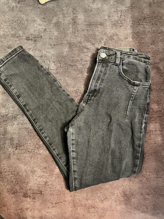 Черни нови дънки