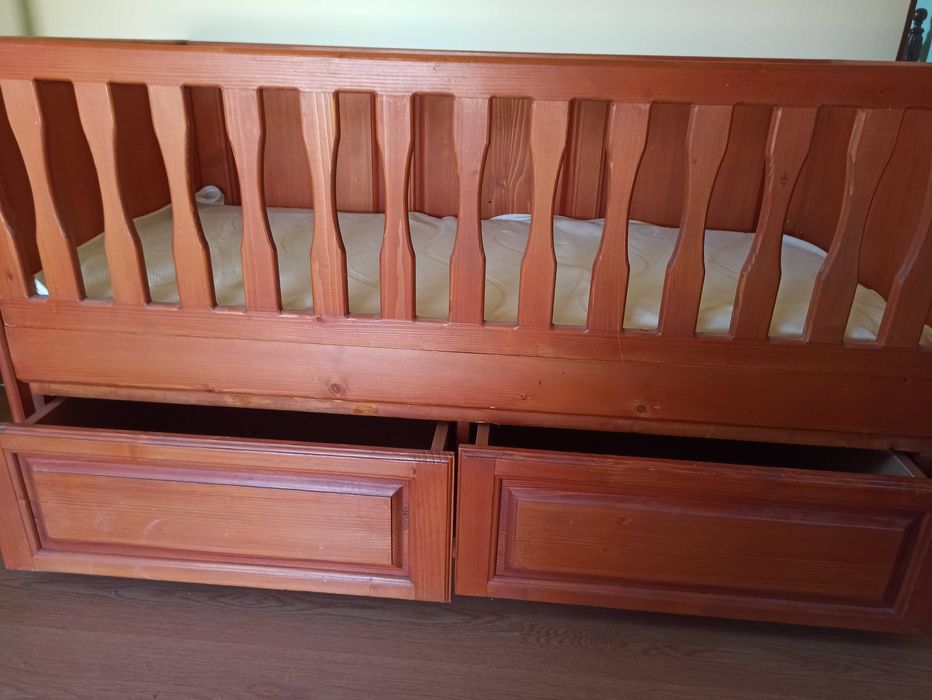 Детско дървено креватче