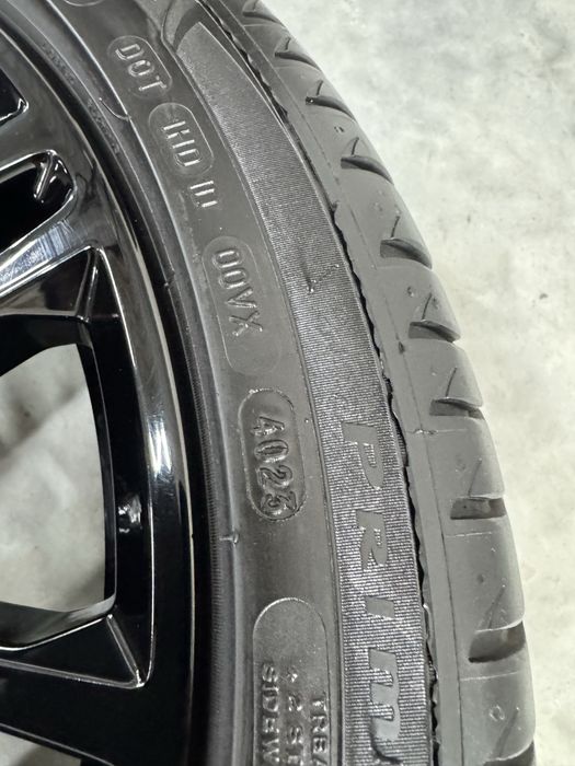Jante Bmw Seria 5 R19 G30 G31 Originale M664 Negru Lucios Michelin de vara * Runflat 2024 95%