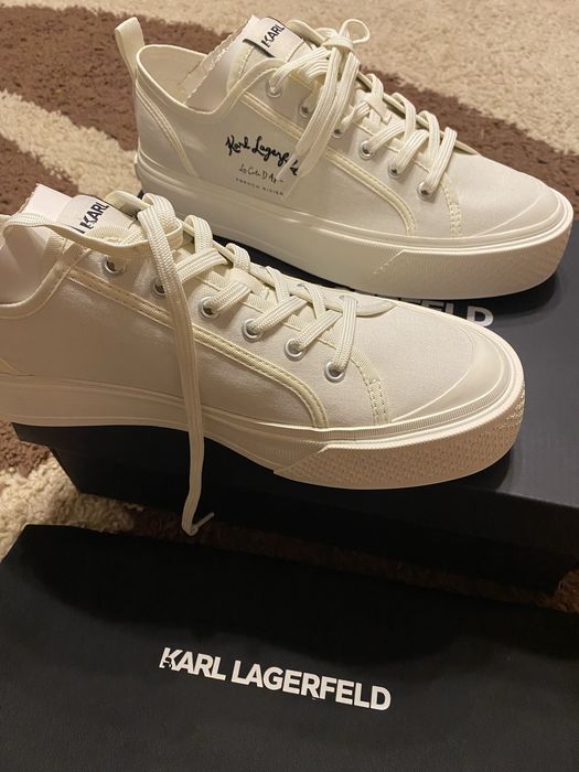 Vind  1 pereche Karl Lagerfild marimea 44 noi nouti la cutie