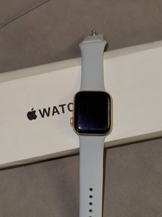 Apple Watch SE Gold