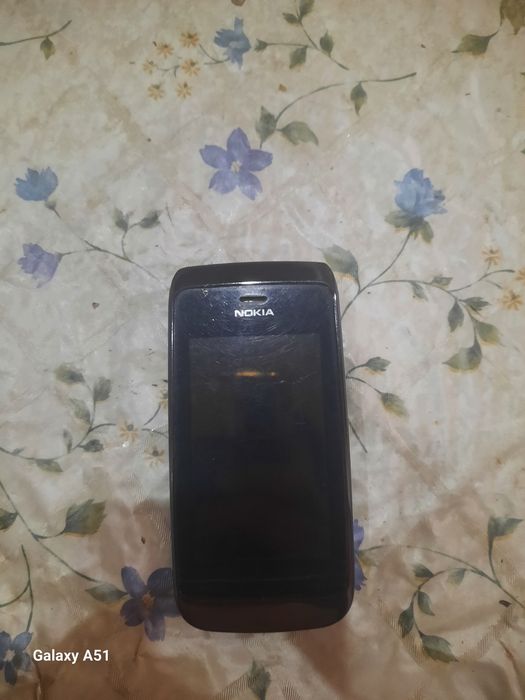 Nokia rangi qora
