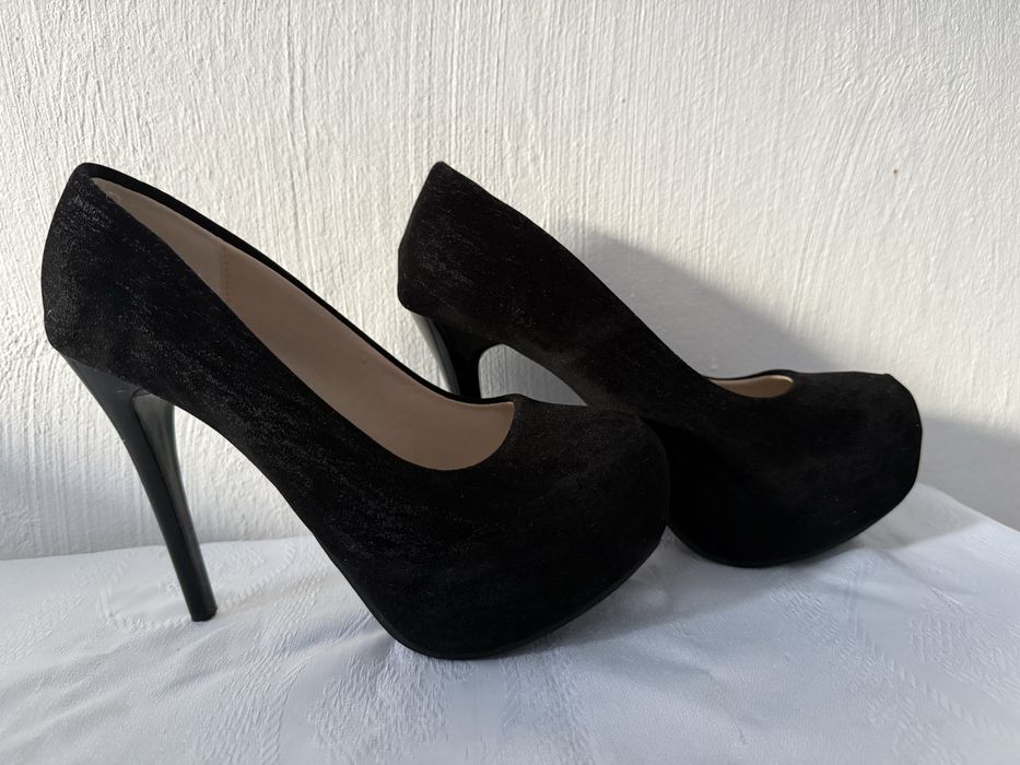 Официални обувки на ток