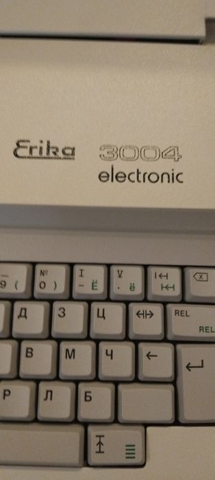 Пишеща машина почти нова . Много запазена.