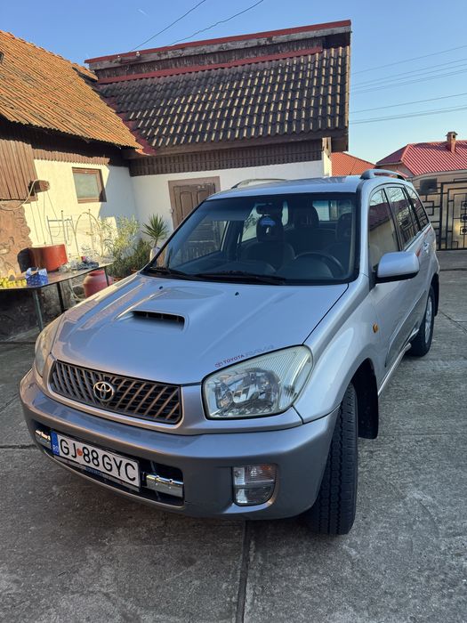 Vand Toyota Rav4 in stare buna.