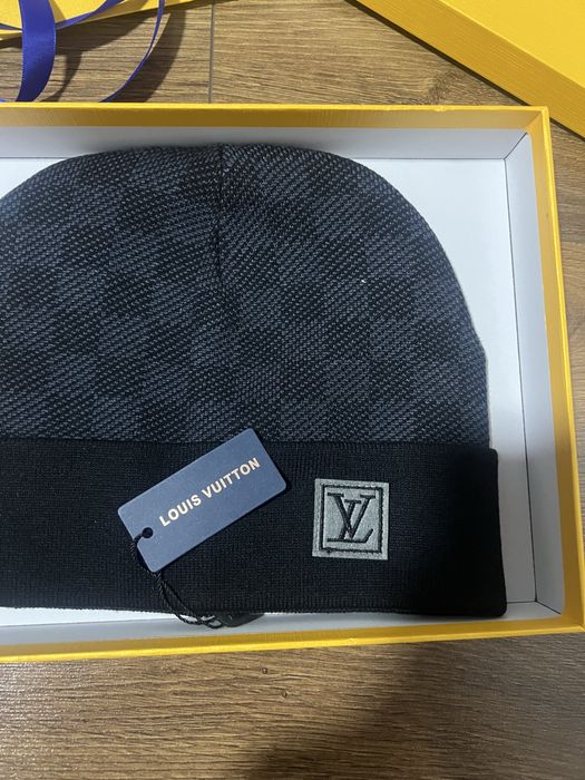 Căciulă Louis Vuitton – model Damier Graphite
