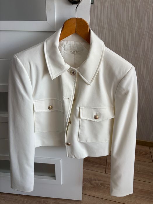 Бяло дамско сако Zara