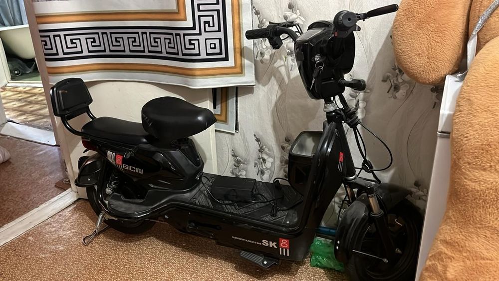 Продам электро скутер.90 тысяч.