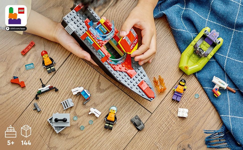 Ново LEGO City 60373 – Пожарникарска спасителна лодка