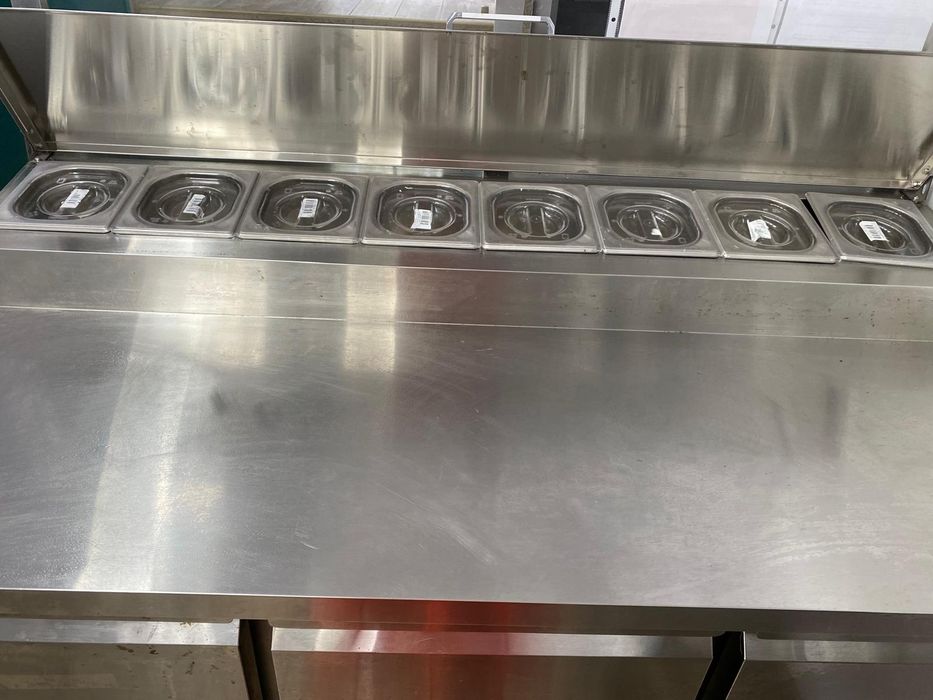 Masă frigorifică profesională Hendi 380L cu vitrină ingrediente – inox, aproape nouă, factură