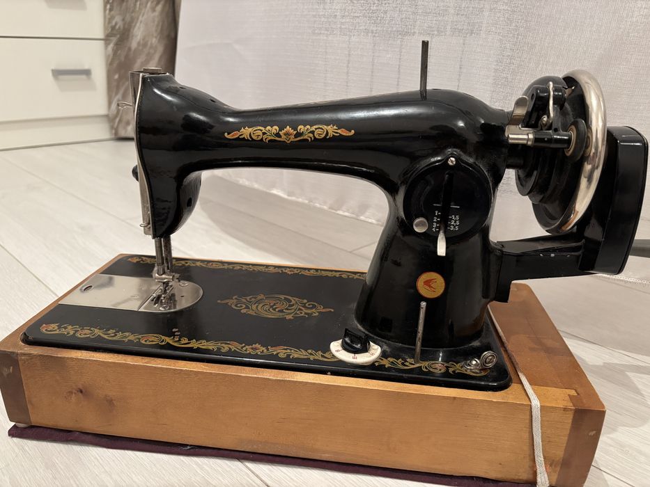 Продам швейную машинку