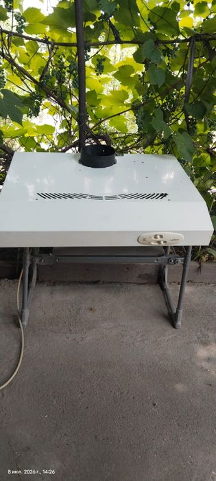 Продам вытяжку  для кухни  б/у
