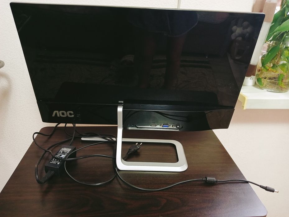 Монитор рабочий, тонкий