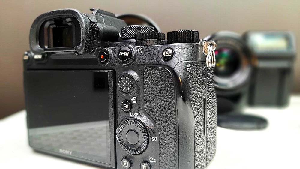 Sony Alpha A7R IV със Sony FE 85 мм f/1.8, Sony 28-70mm f/3.5-5.6 OSS