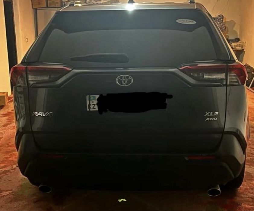 Автомобиль  RAV 4