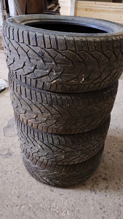 Se vinde anvelope marca Tigar. 275/45/R20.