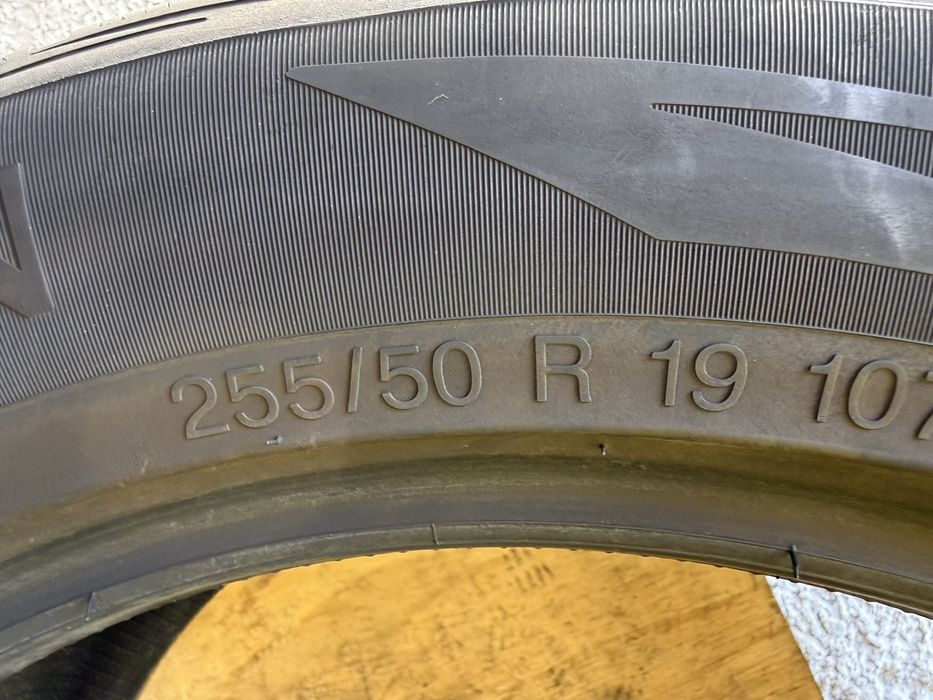 255 50 19 /2 бр гумите са във перфектно състояние !