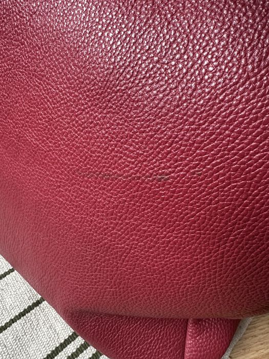 Червена чанта и зелена раница естестевна кожа