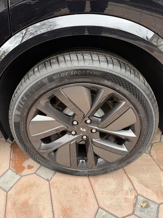 LI 9 . Yili 2024 . XOLATI IDEAL