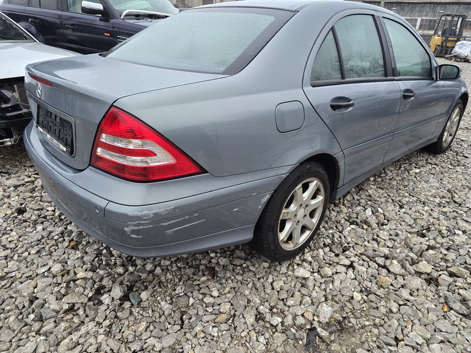 Продавам мерцедес ц200 комресор на части