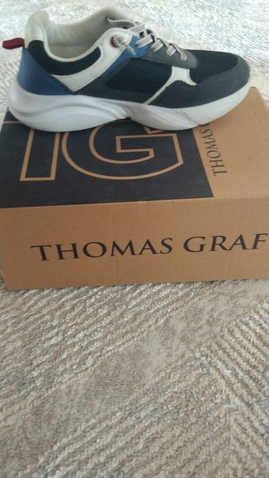 Продам кроссовки  размер 35