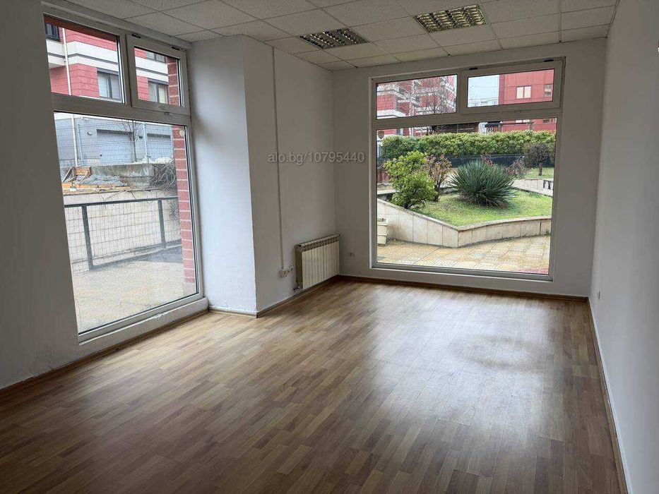 Дава се под наем Магазин в София, Младост 1 - 30 кв.м за 297.84 € - Снимка #1