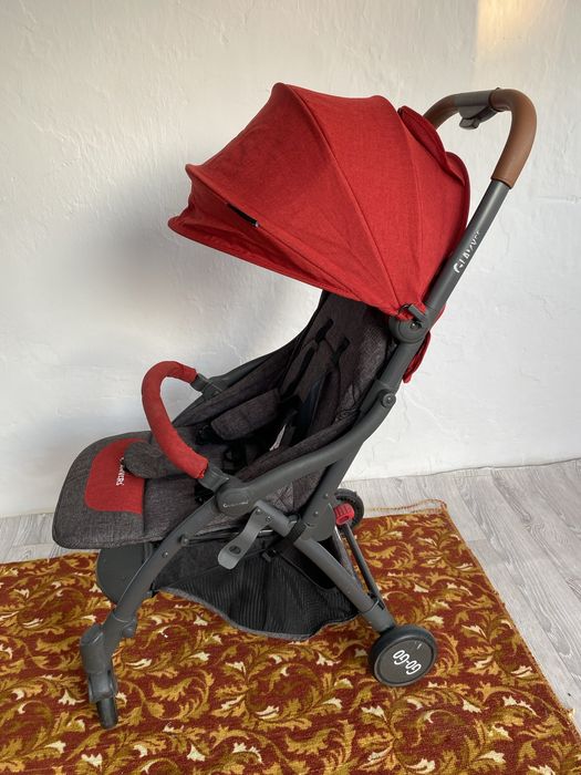 Детская прогулочная коляска