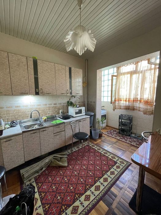 Продам двухкомнатную квартиру на риезий(паркентский рынок)