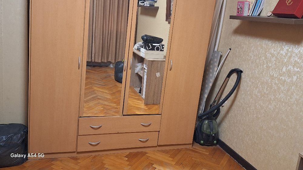 Четирикрилен гардероб