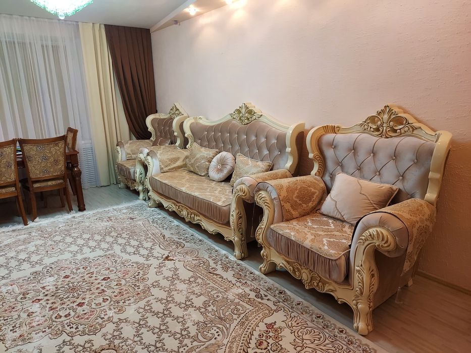 Продам диван с креслами