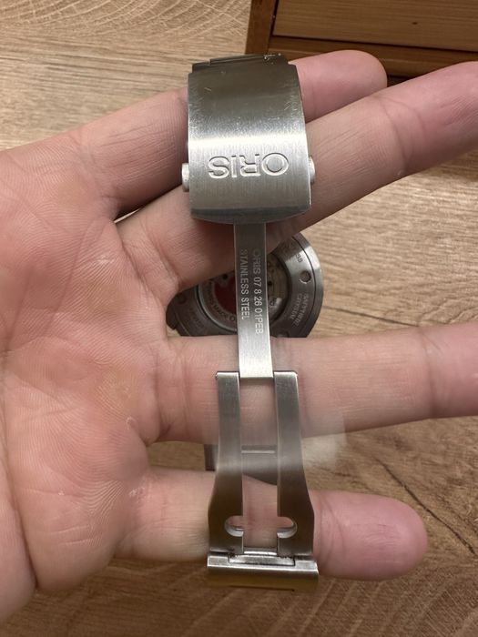 Продавам Oris aquis date