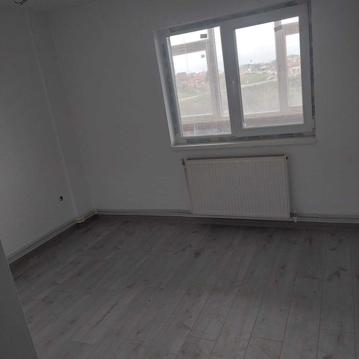 Vand apartament 3 camere