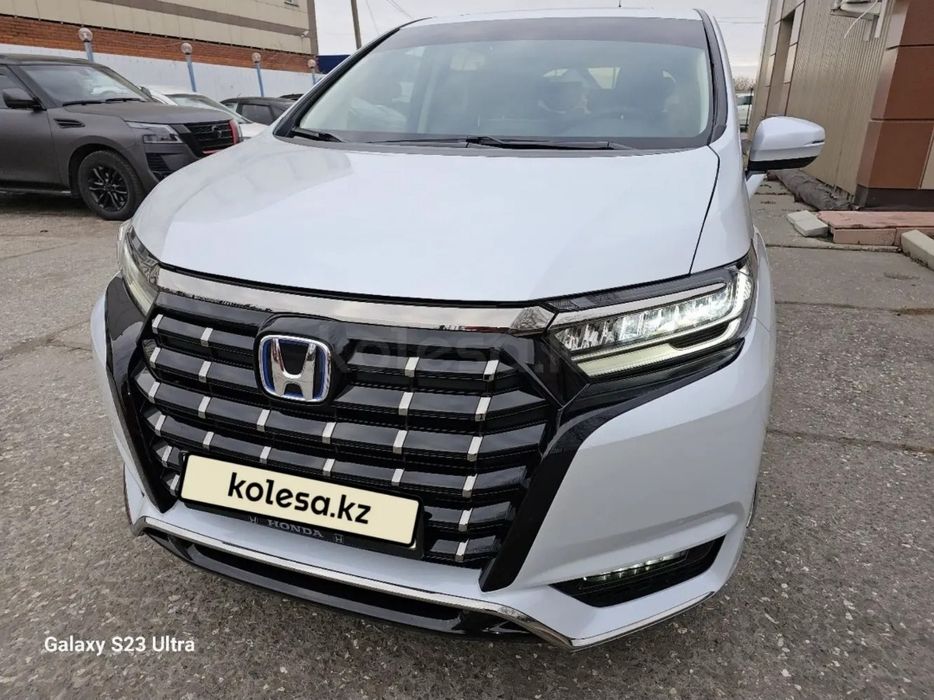 Honda Elysion /Хонда/машина/гибрид/новая