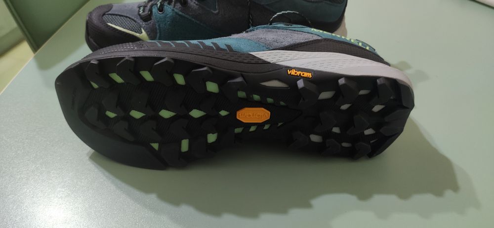 Vând adidas Merrell
