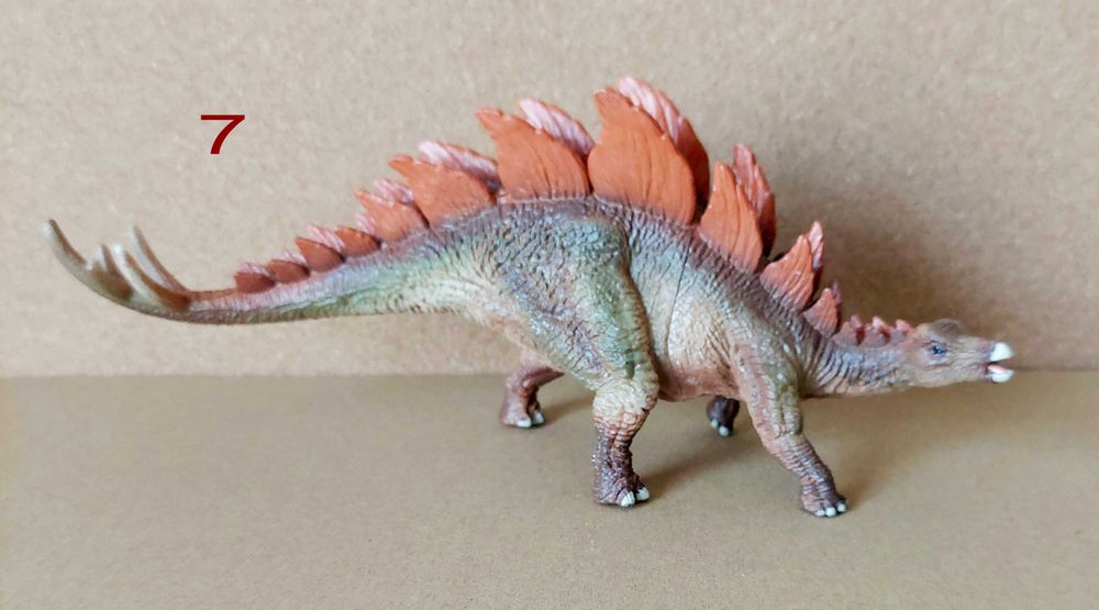 Фигурки на животни от юрския период