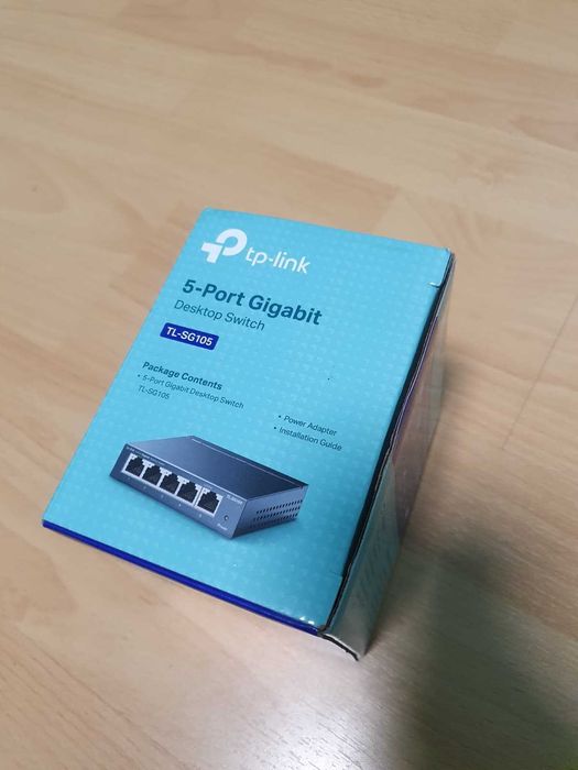 Switch Desktop Metal cu 5 Porturi 10/100/1000Mbps 1 GB
