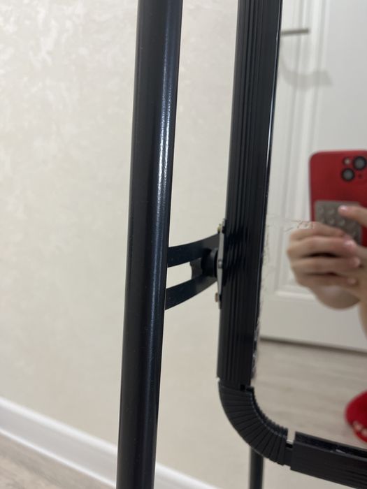 Зеркало с колесками