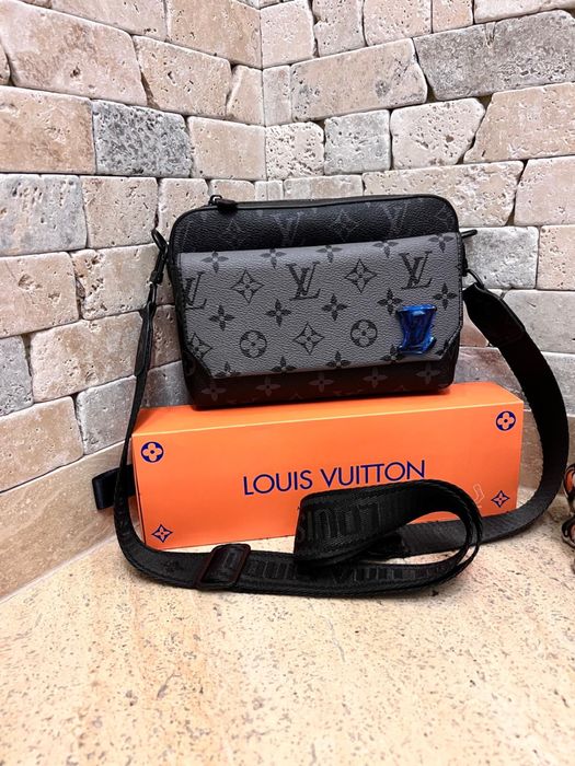 мъжки актуални чанти