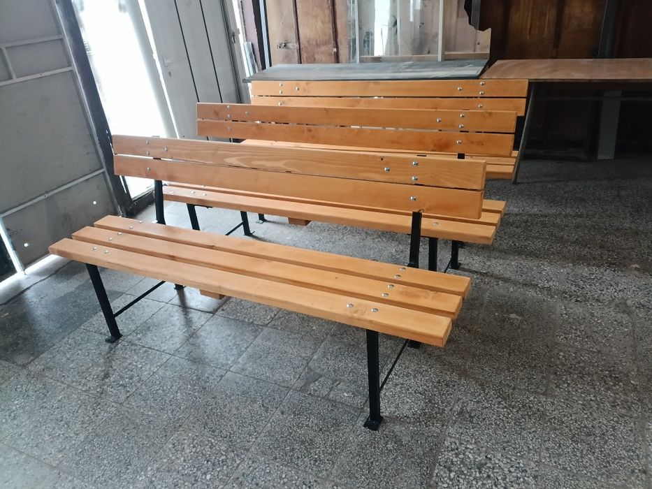 Градинска пейка.